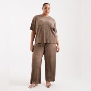 Dress Forum Ribbed Knit Top and Wide-Leg Pants Lounge Set - Large